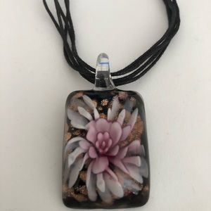 Flower pendant necklace